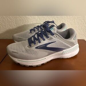 Brooks Women's Adrenaline GTS 22